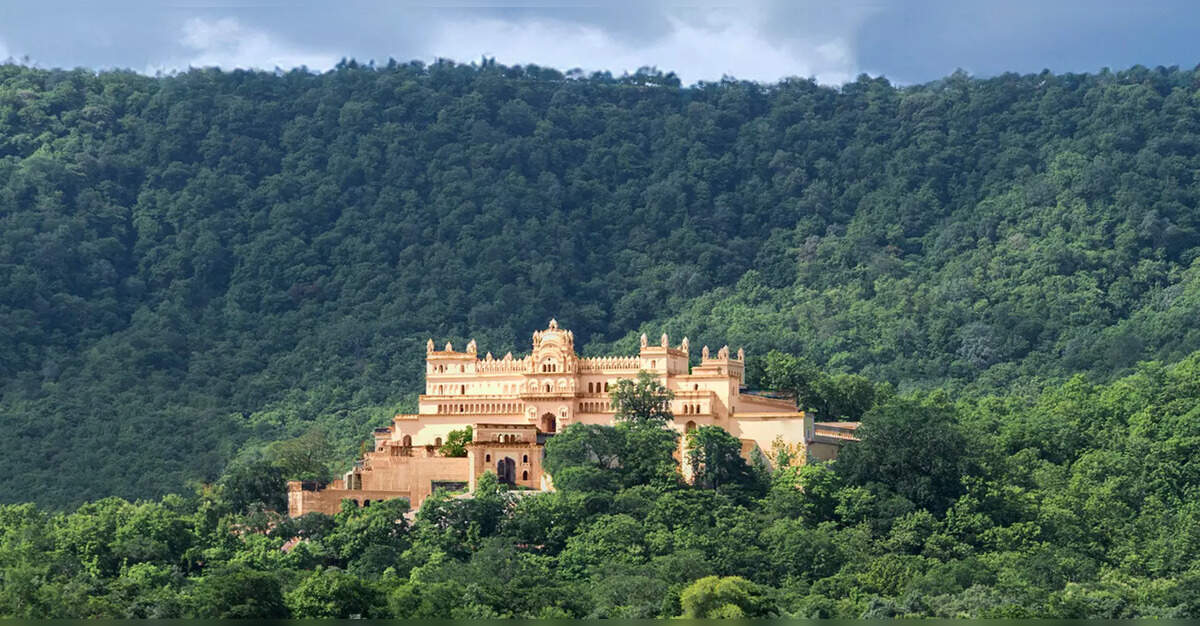 MP chief minister inaugurates Oberoi Rajgarh Palace in Khajuraho