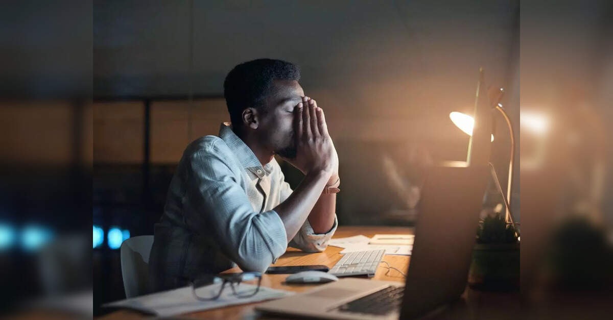 Employee rushes to ICU for grandmother, boss orders pay cut for missing late-night meet