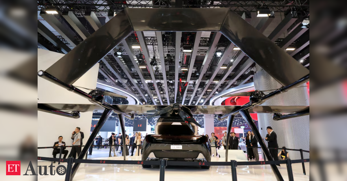 <div>Hongqi, Mao's national car, rejuvenates its brand and takes aim at overseas markets</div>