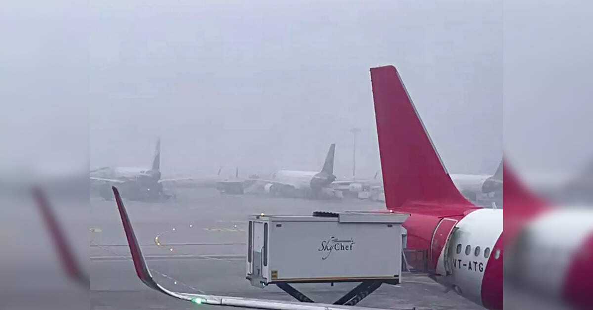 Delhi fog disrupts flight operations at IGI Airport, authorities issue advisory