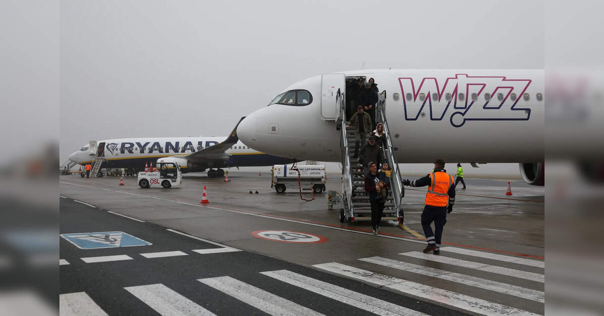 Ryanair, Wizz Air passenger numbers soar in December amid holiday demand