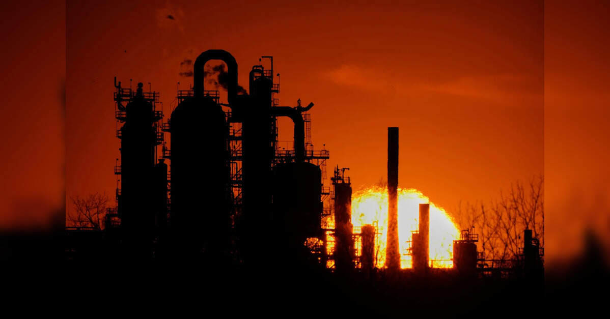 Chinese refiners turn to Canadian oil, but at a cost