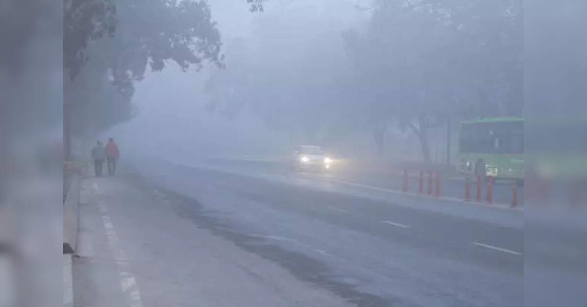 Delhi air pollution: Thick smog engulfs city; Stage-III GRAP restrictions return