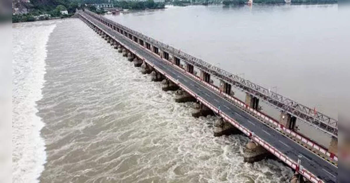 Maharashtra to set up floating solar projects on dams in Krishna and Godavari basins