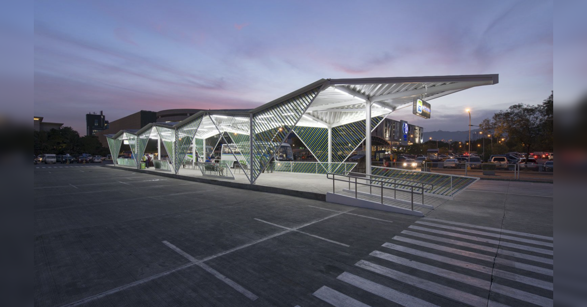 Delhi MCD carries anti-encroachment drive at Anand Vihar Terminal