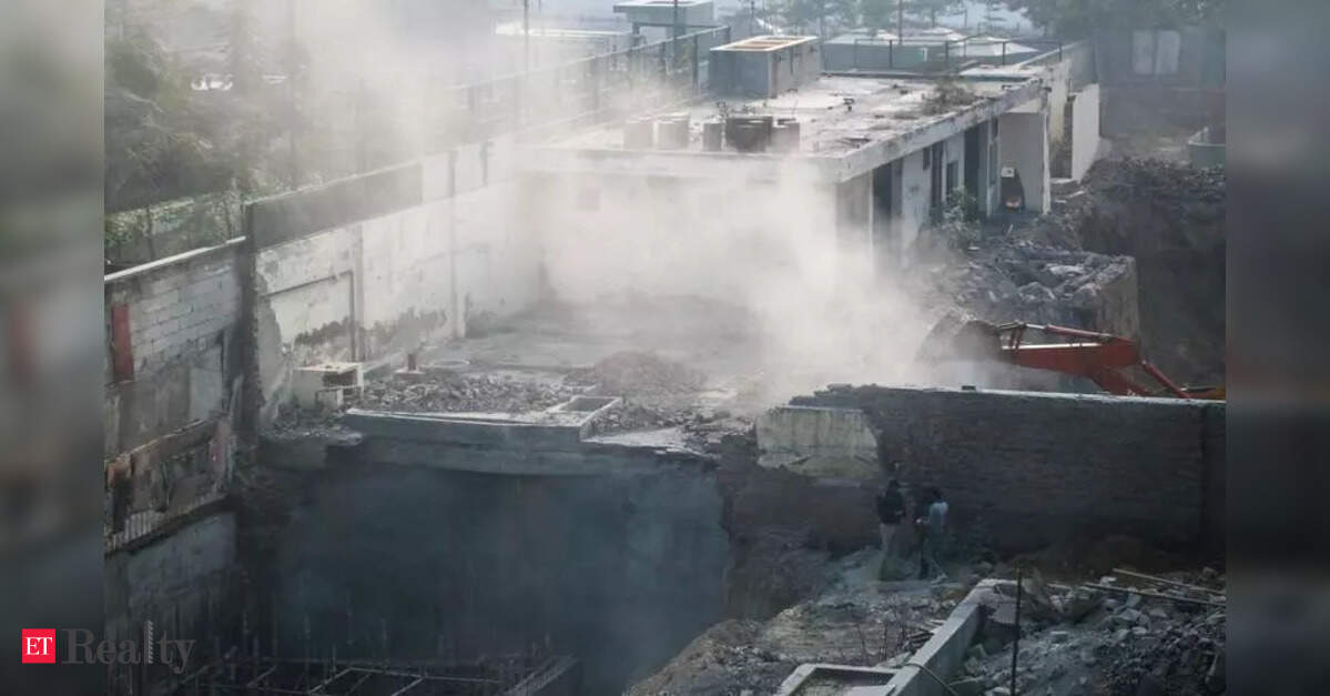 Just 15% of large construction sites in Gurugram comply with dust-control rules