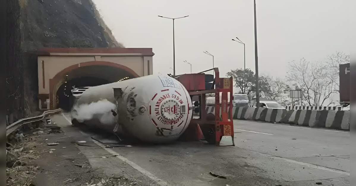 Mumbai-Pune Expressway traffic jam: Gas tanker overturn causes 12-hour gridlock