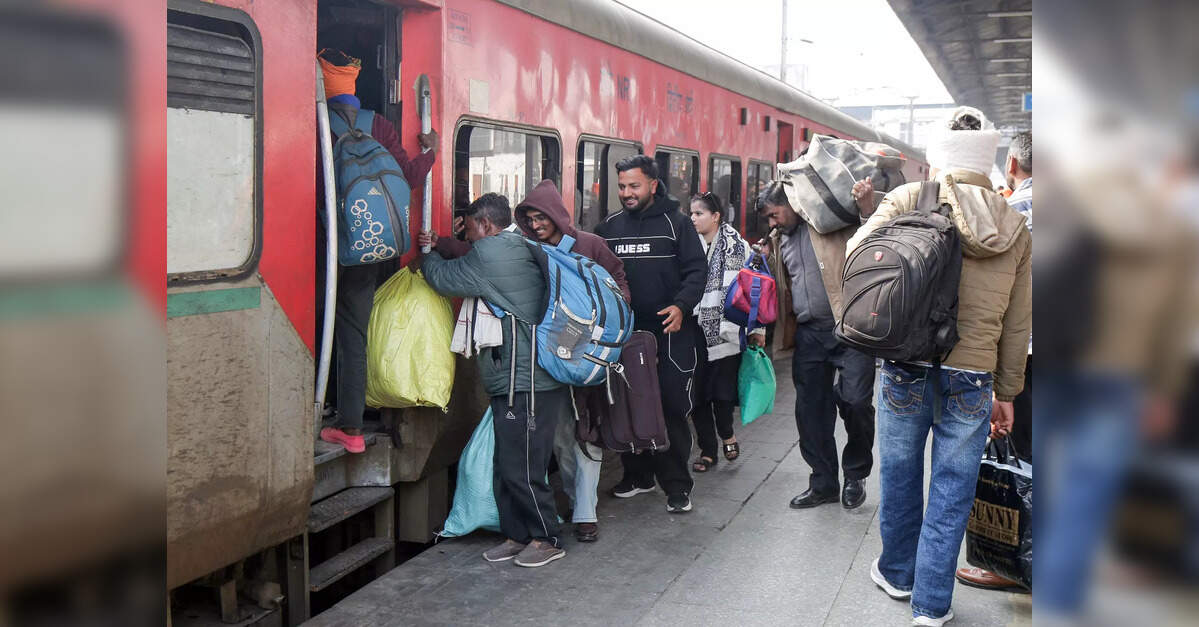 Indian Railways should refund RAC passengers without berth: Parliamentary committee