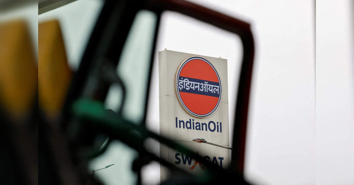 Indian Oil, HPCL buy 2 million barrels Venezuelan oil from Trafigura, sources say