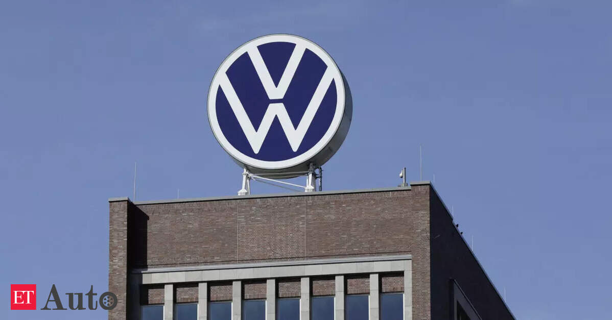 ​वोक्सवैगन को डीजल इंजन इकाई एवरलेंस के लिए लगभग .4 बिलियन की प्रारंभिक बोलियां प्राप्त हुईं: सूत्र