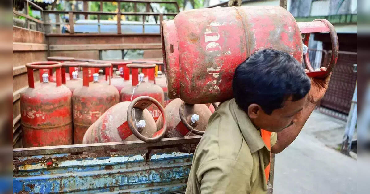 West Asia tensions disrupt LPG supply in Bengaluru, Mumbai, Kolkata; Centre orders higher production for domestic use