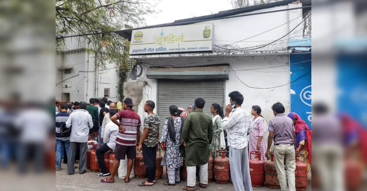 Delhi: Tight security across LPG agencies as 'supply disruption' triggers black market fears