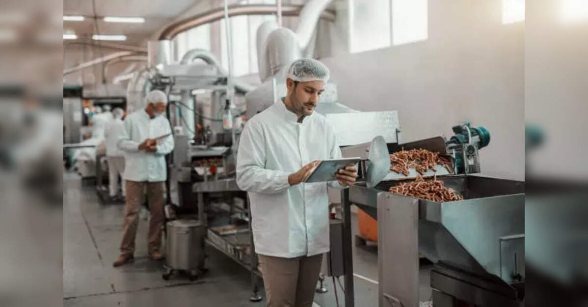 Singapore enforces progressive wage model for food services workforce