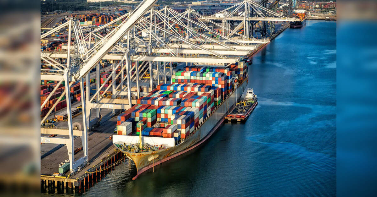 Deendayal Port Kandla achieves first-ever triple banking ship-to-ship operation at strong tidal port