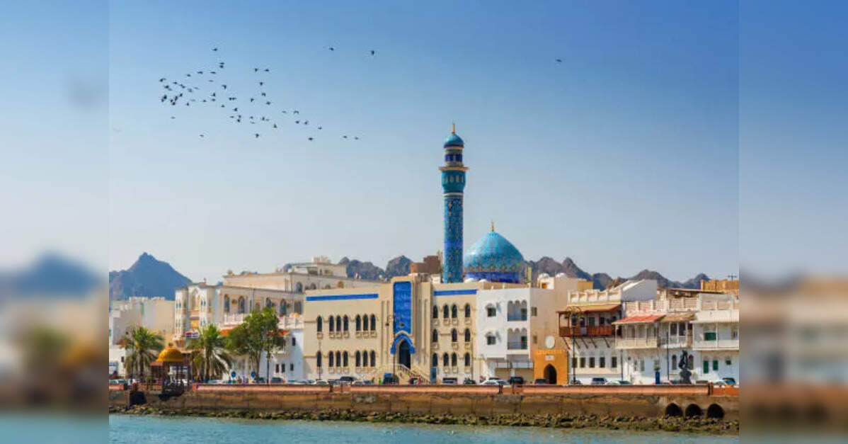 Oman suspends outdoor work, issues safety guidelines for workplaces amid adverse weather