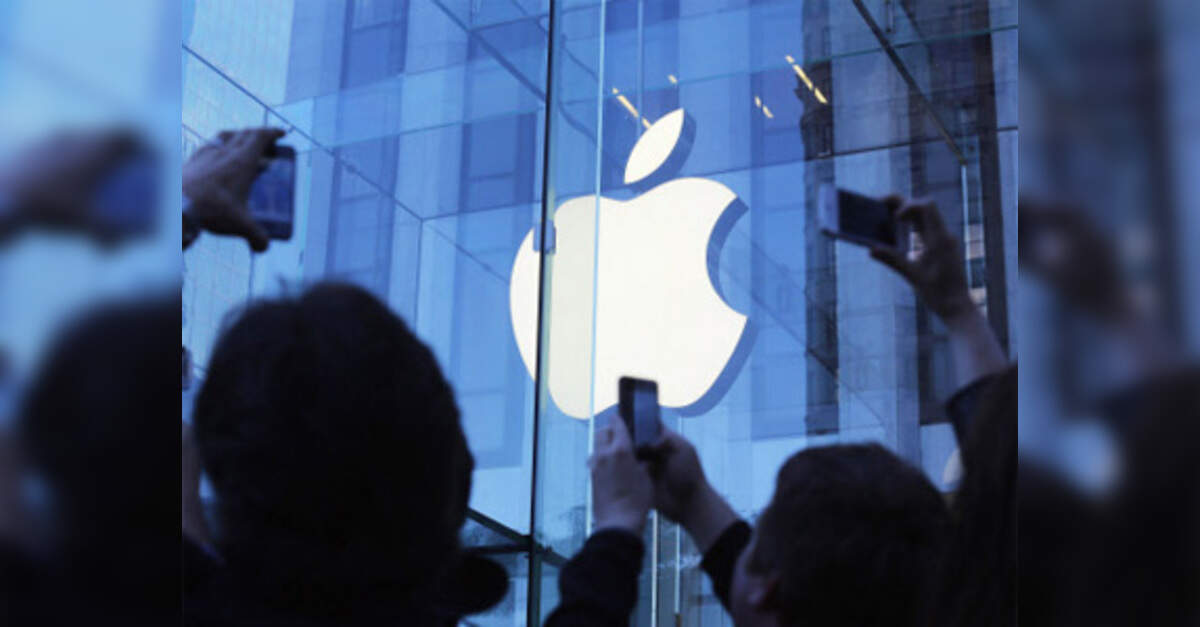 Apple hires ex-Google executive to head AI marketing amid push to improve Siri