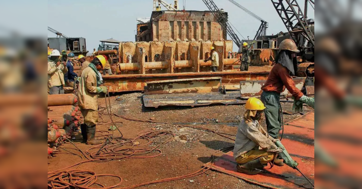 Alang’s anchorage thin as ship recyclers end another year of low demolition activity