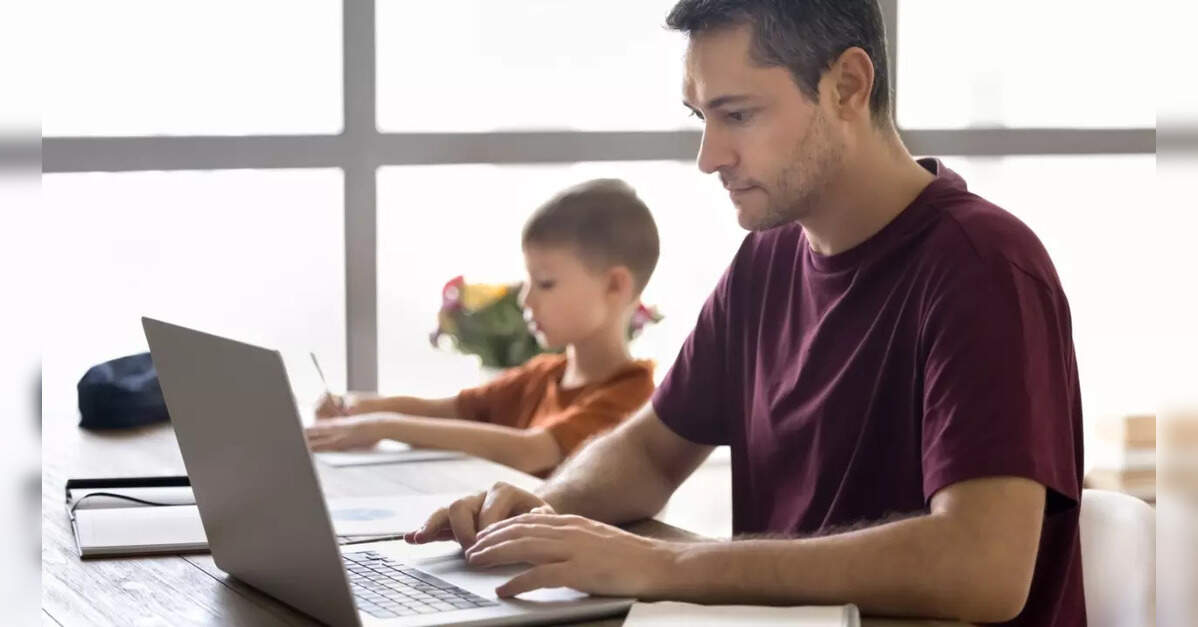 Employee takes manager’s no-WFH rule literally, ignores after-hours client message