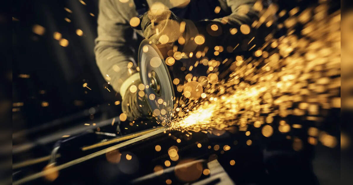 China crude steel output slides in March on thinner margins, falling exports