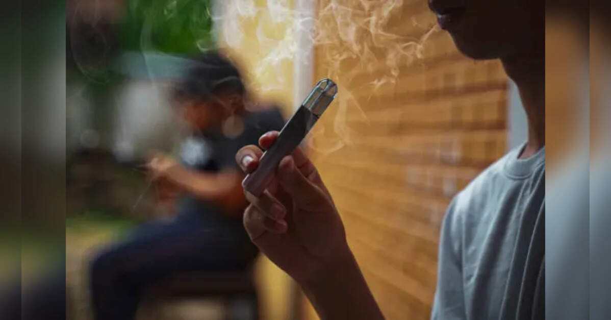 Experts flag poor implementation of anti-vaping law, seek stricter action