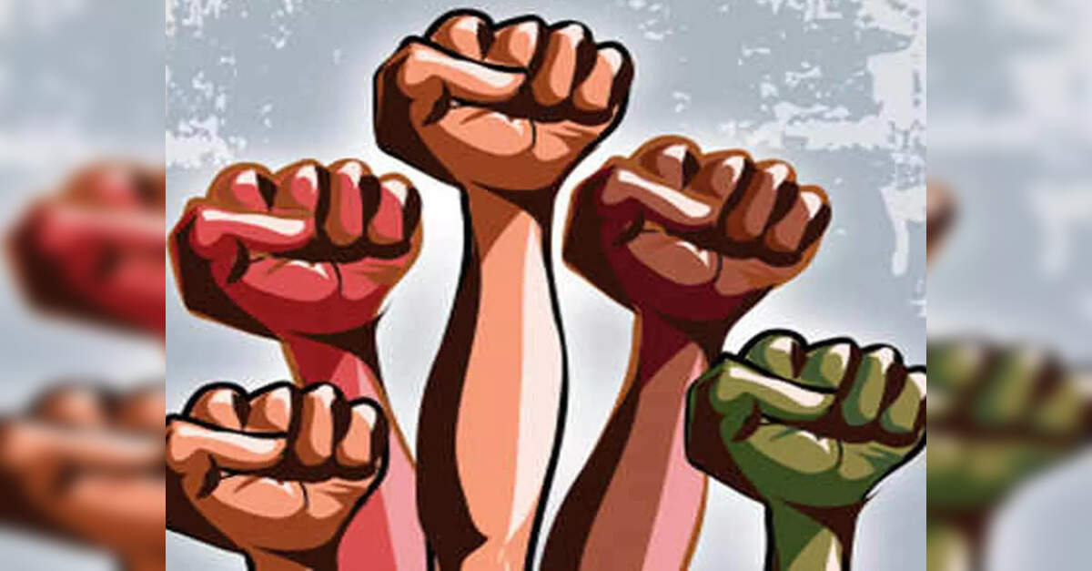 Garment workers protest in Ranchi over delayed salaries, HR blames US tariffs