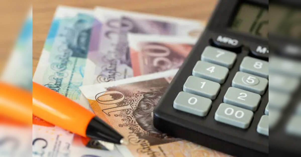 UK pay rises edge up in early 2026, but April signals slowdown