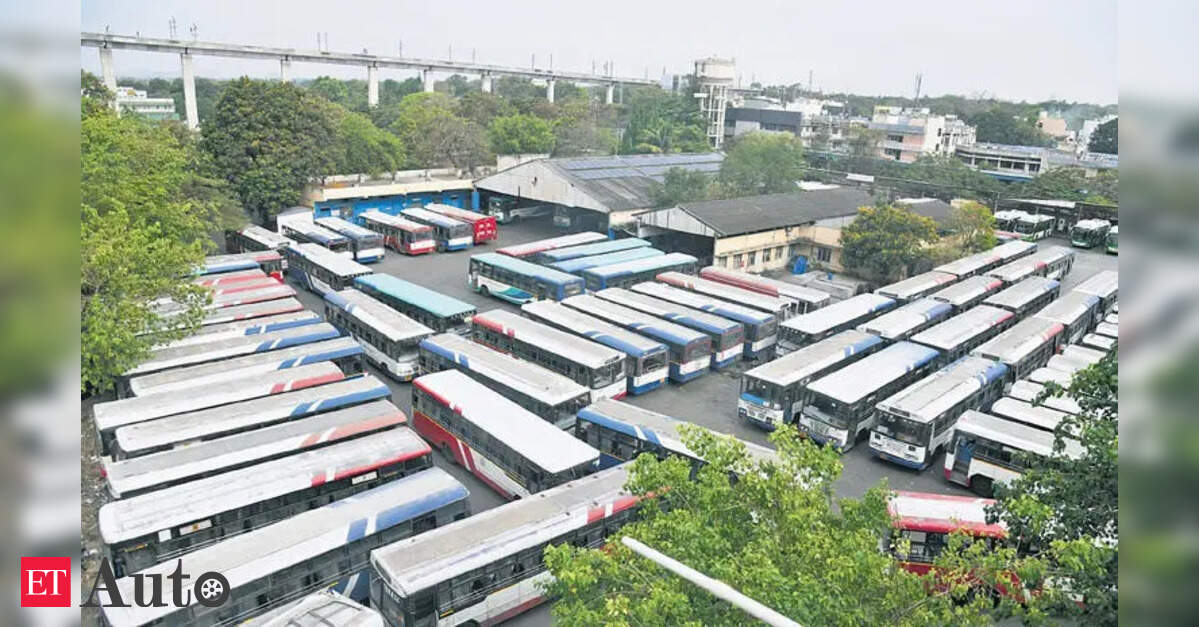 Jaipur faces bus shortage as fleet halves, commuters hit by delays and overcrowding
