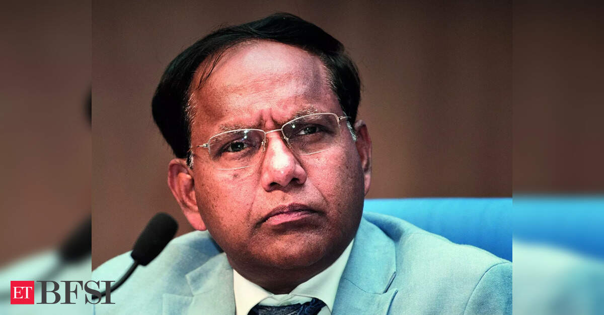 Finance Secretary reviews PSU insurance strategy