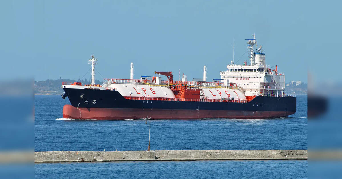 India-bound LPG carrier crosses Hormuz: Shipping Ministry