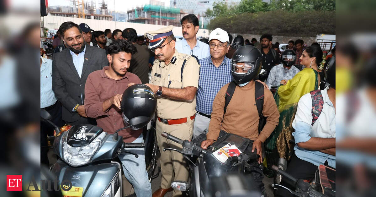 NGO donates 400 helmets to Vizag Home Guards; City Commissioner flags rising road accident deaths