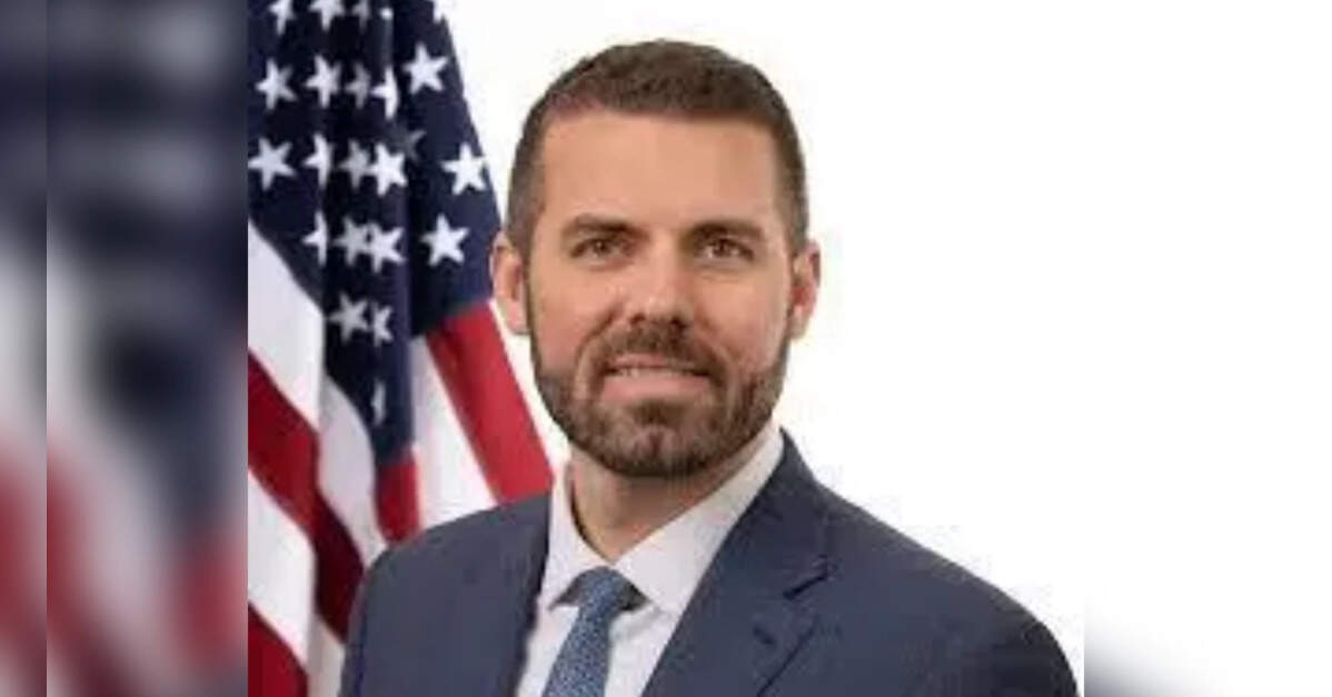White House considering naming FDA food chief as acting commissioner-sources