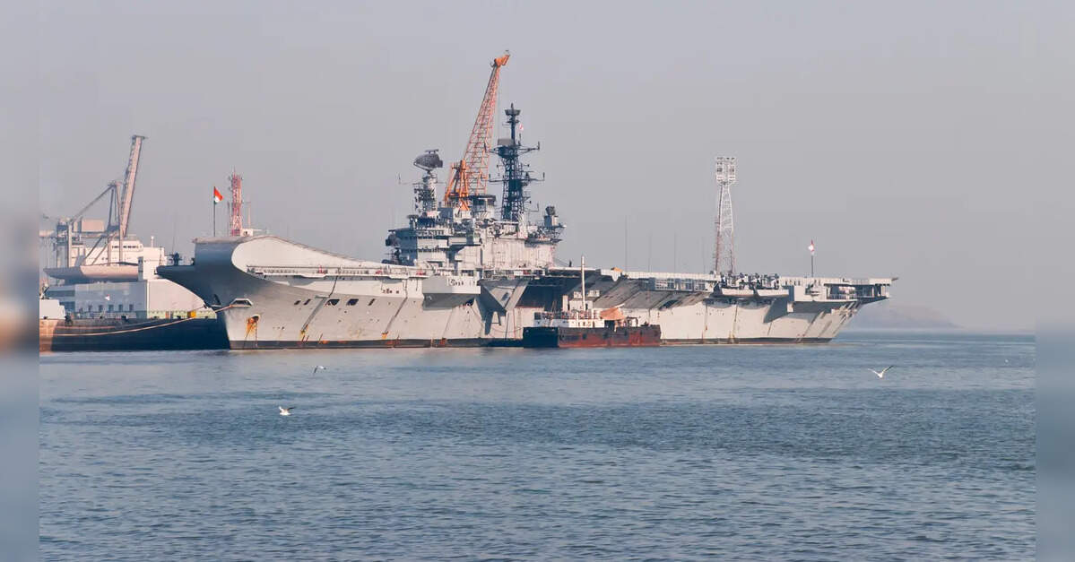 Taiwan detects eight PLAN vessels, one official ship around its territorial waters
