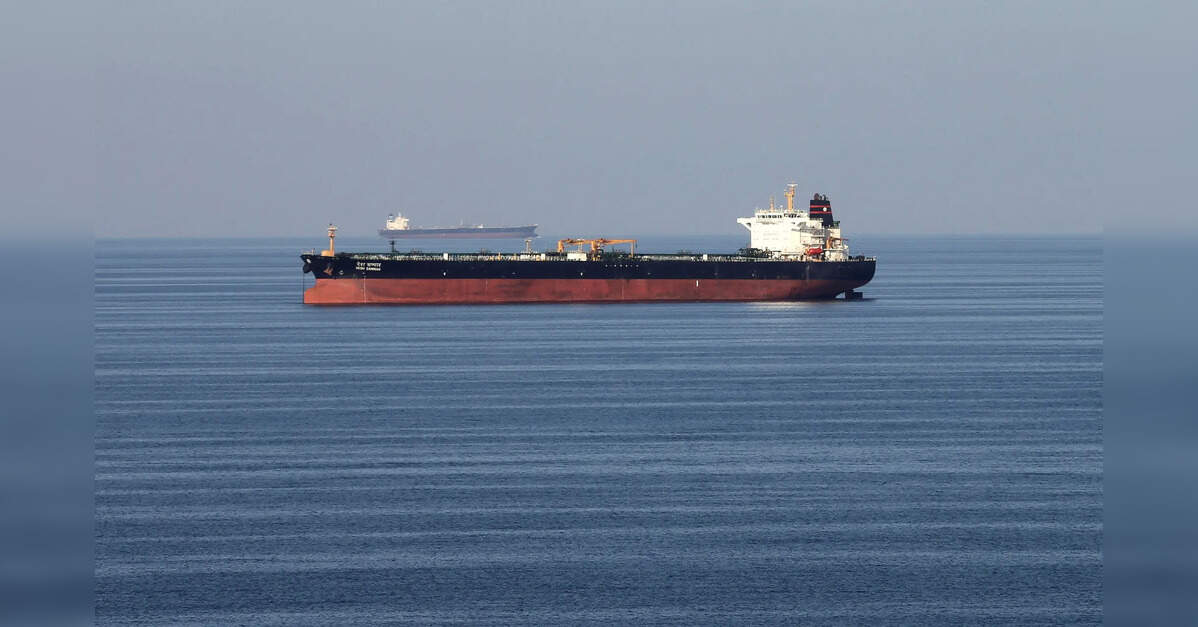 Nissos Keros oil tanker navigates Strait of Hormuz safely
