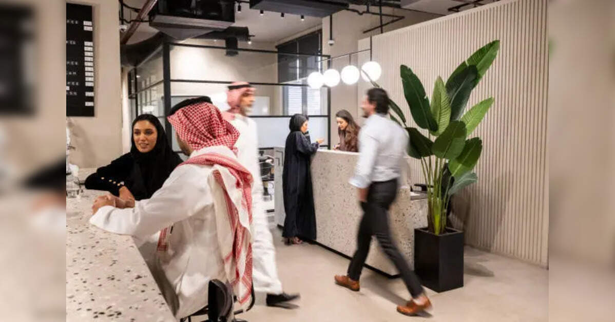 Riyadh rolls out staggered work hours for government employees across key business districts