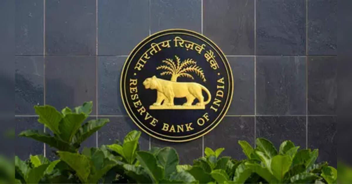 Oil retreat hands RBI an assist in boosting rupee's near-term outlook