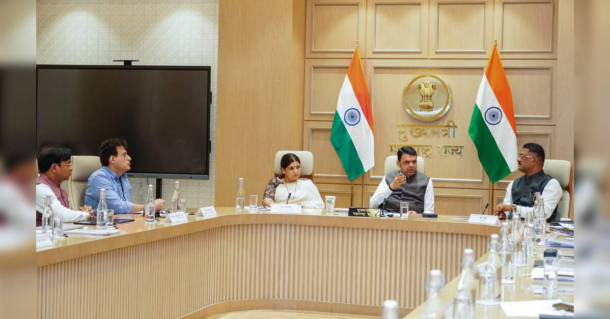 Fadnavis calls for faster redevelopment of MSRTC bus depots through PPP model