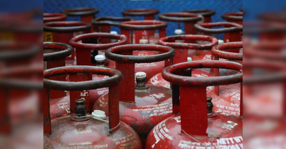 India may charge gas users to fund planned $42 billion fuel reserves, sources say
