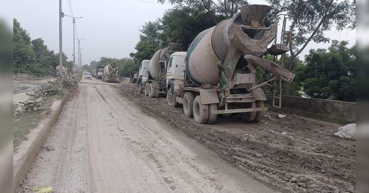 Noida starts to revamp 11.2-km Yamuna Pushta Road