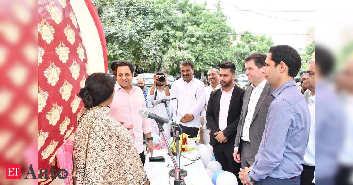 Statiq, GLIDA, Ghaziabad civic body inaugurate first EV charging station under 20-location rollout