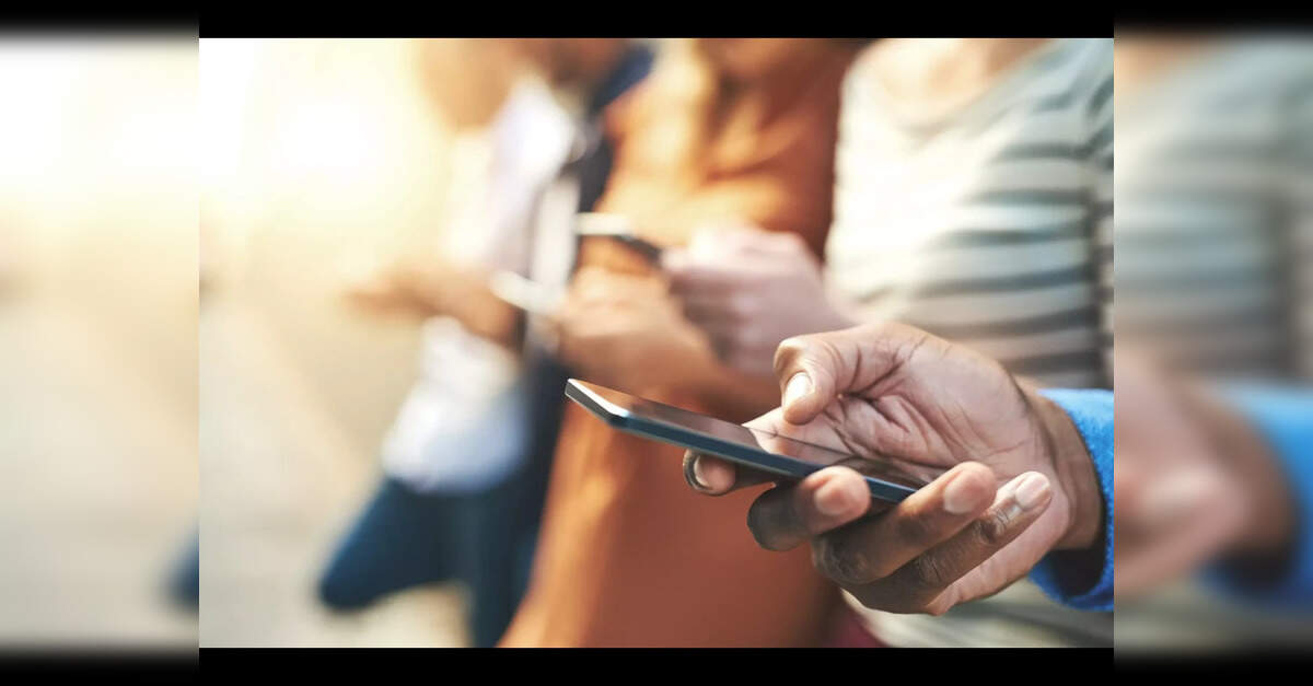 Global Smartphone Shipments: Smartphone Shipments Plummet 20% in Q3 ...