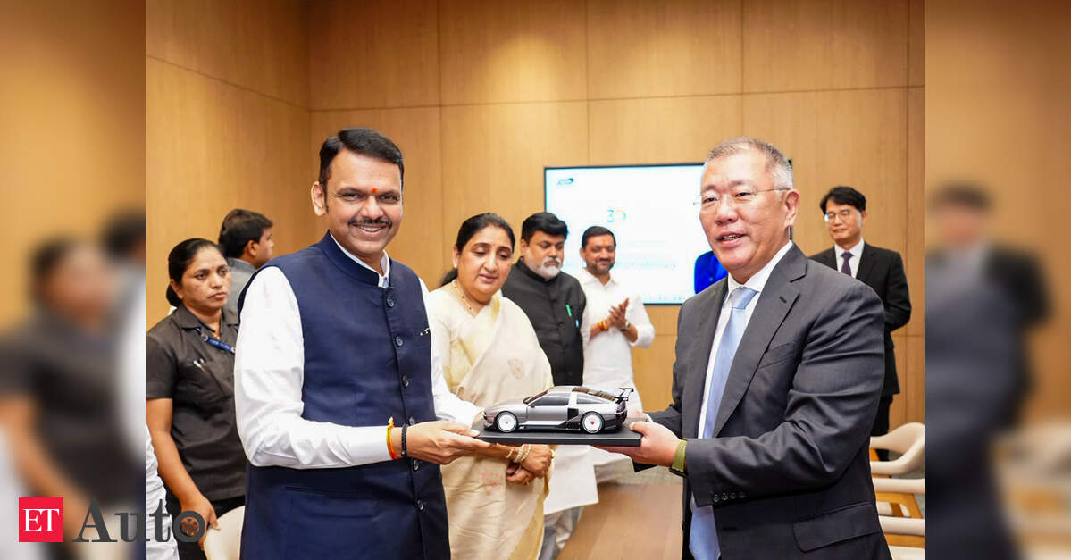 Driverless cars should be the last priority for India, says Fadnavis