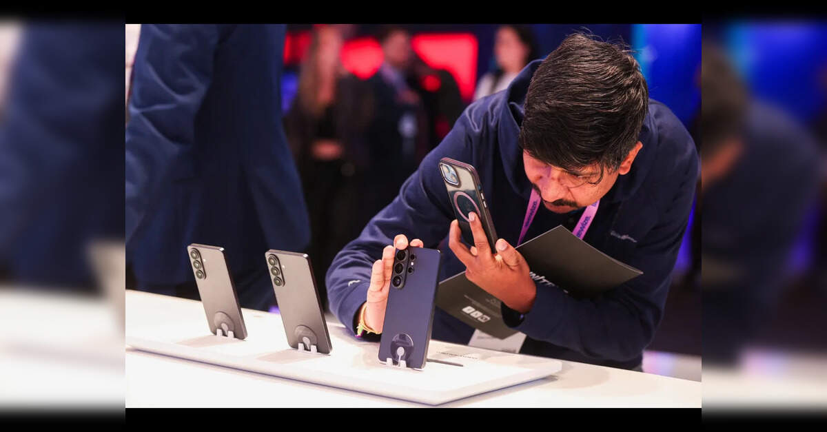 Samsung and Apple Cut Component Orders as Memory Chip Prices Soar ...