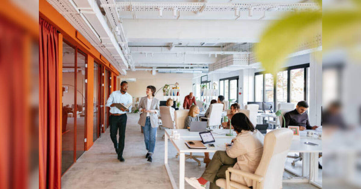 UAE Professionals Embrace AI: Only 23% Fear Job Security, ETHRWorldEMEA