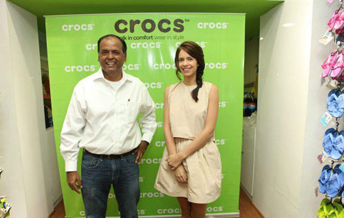 crocs khan market