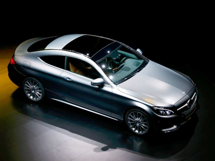 Mercedes' C-Class coupe draws crowds at Frankfurt Motor Show