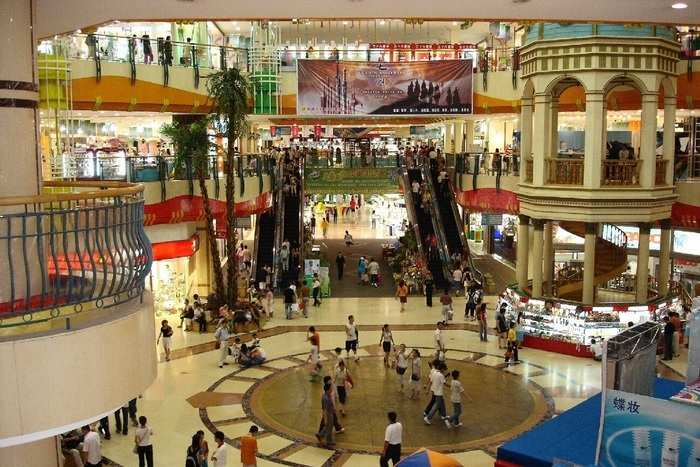 Ten Biggest Malls on Earth - New South China Mall | ET RealEstate