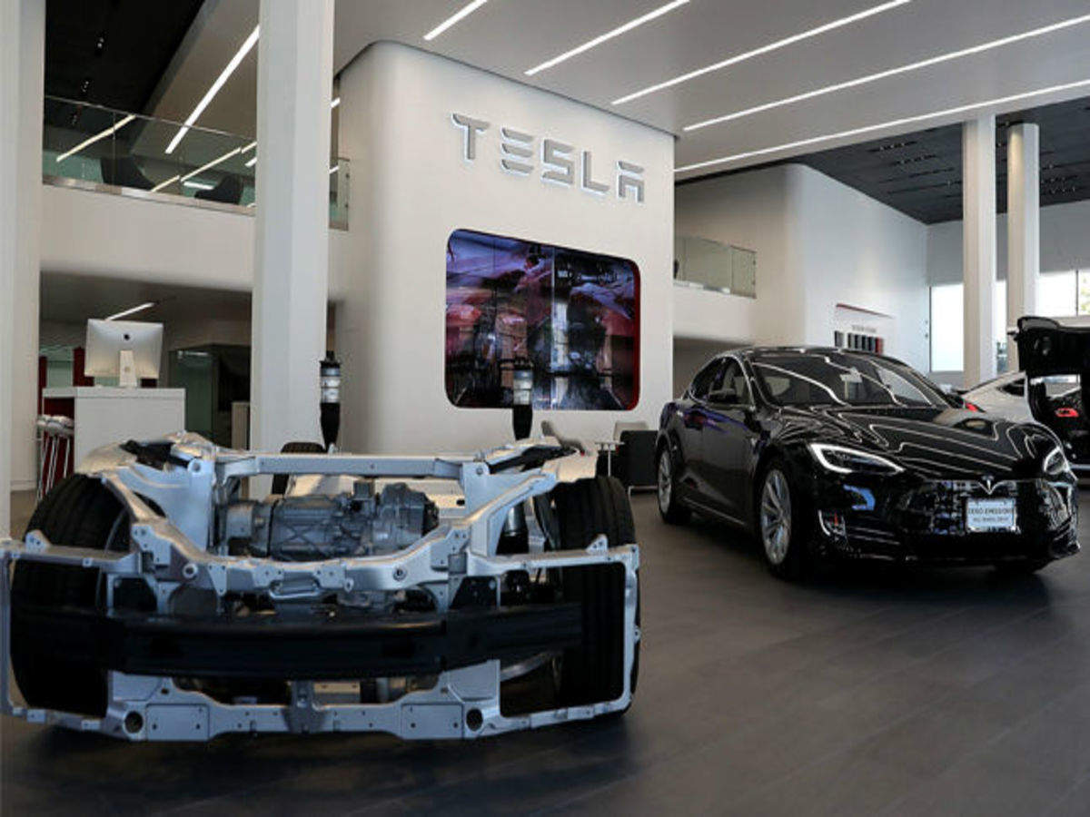 Tech Talk: Tesla's latest scandal & an AirTag alternative