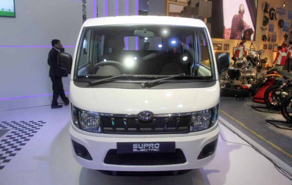 mahindra e supro van price