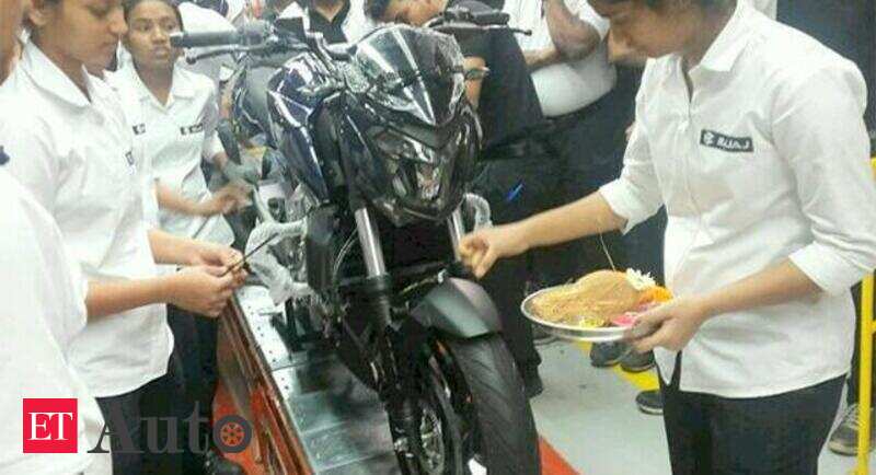 Bajaj Dominar 400 Bajaj Auto Names Its 400 Cc Motorcycle As Dominar 400 Launch On Dec 15 Auto News Et Auto