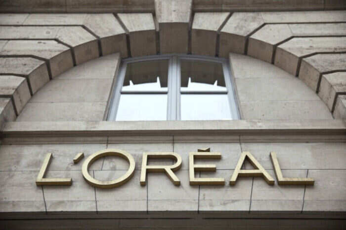 Twinkle Khanna to endorse salon hair brand L'Oreal Professionnel for India - ET Retail